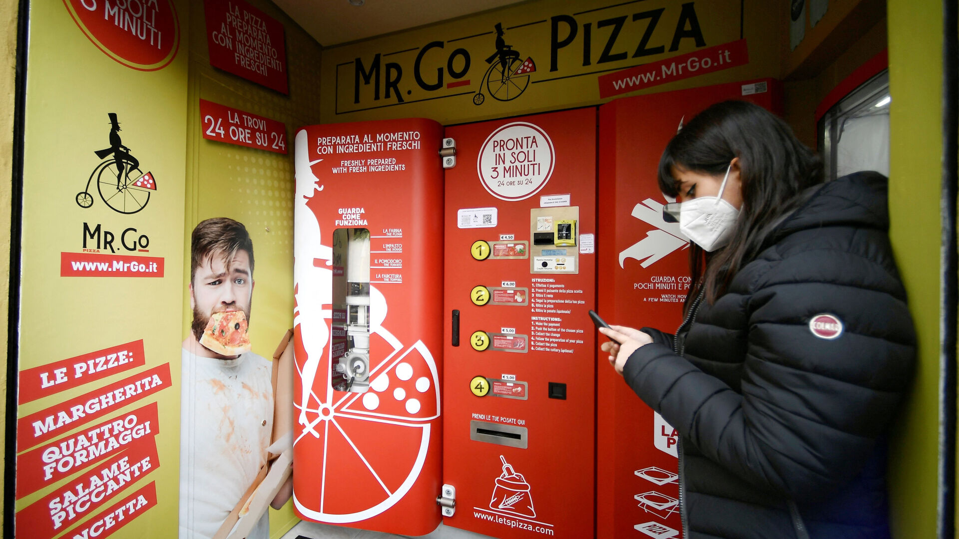 <p>Owner Massimo Bucolo trained as a pizzaiolo before opening the vending machine.</p>