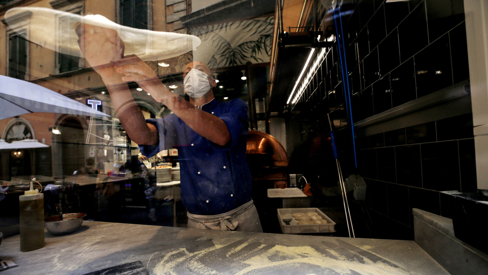<p>Rome is known for its dough-spinning pizzaioli.</p>
